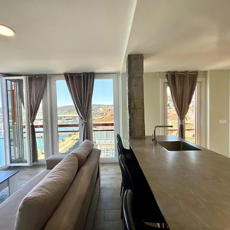 Holibai, Miradoiro En Zona De Lujo, * Baiona